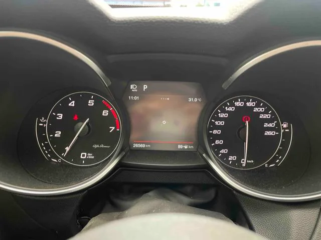 Alfa Romeo Stelvio 2017 2.0T 200HP Edición de lujo interior foto 13 Alfa Romeo Stelvio 2017 2.0T 200HP Edición de lujo interior foto 13