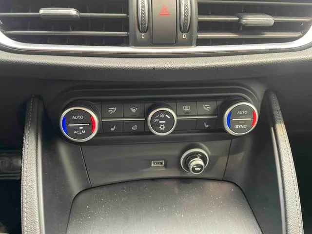 Alfa Romeo Stelvio 2017 2.0T 200HP Edición de lujo interior foto 14 Alfa Romeo Stelvio 2017 2.0T 200HP Edición de lujo interior foto 14