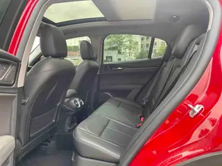 Alfa Romeo Stelvio 2017 2.0T 200HP Edición de lujo interior foto 16 Alfa Romeo Stelvio 2017 2.0T 200HP Edición de lujo interior foto 16