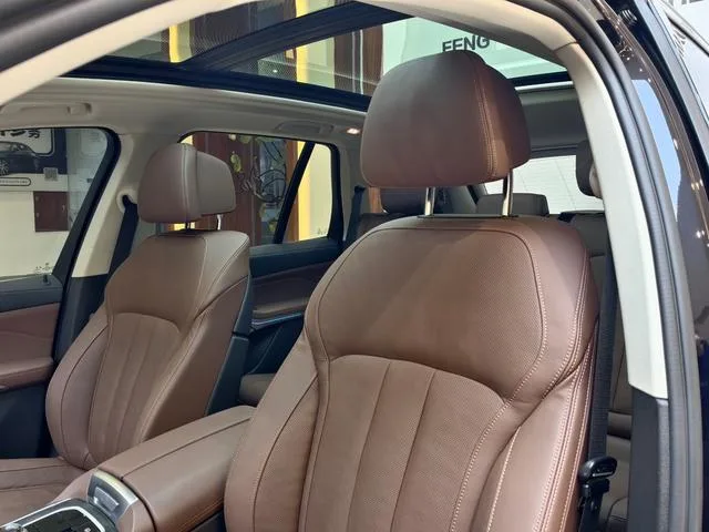 BMW X5 2021 xDrive40i Premium Class M Sports suit interior photo 13