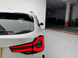 BMW X3 2022 Вторичная модификация xDrive30i Лидирующий M Ночной костюм экстерьер фото 7 BMW X3 2022 Вторичная модификация xDrive30i Лидирующий M Ночной костюм экстерьер фото 7