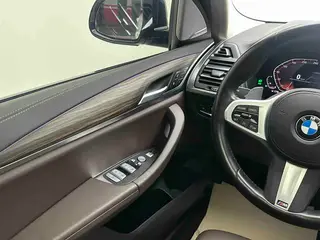 BMW X3 2022 Вторичная модификация xDrive30i Лидирующий M Ночной костюм интерьер фото 13 BMW X3 2022 Вторичная модификация xDrive30i Лидирующий M Ночной костюм интерьер фото 13