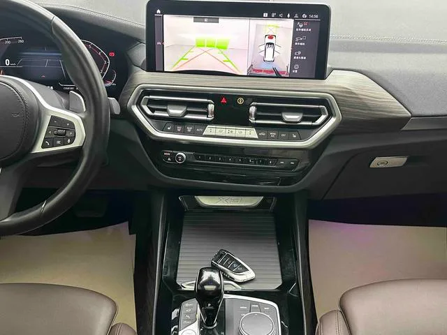 BMW X3 2022 Вторичная модификация xDrive30i Лидирующий M Ночной костюм интерьер фото 19 BMW X3 2022 Вторичная модификация xDrive30i Лидирующий M Ночной костюм интерьер фото 19