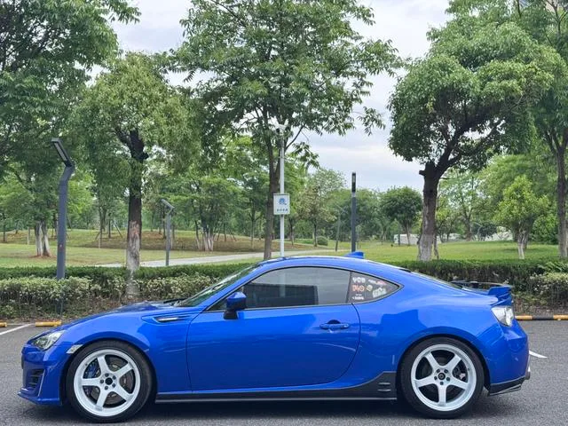 Subaru BRZ 2017 2.0i Automatique type-S Version extérieur photo 5 Subaru BRZ 2017 2.0i Automatique type-S Version extérieur photo 5