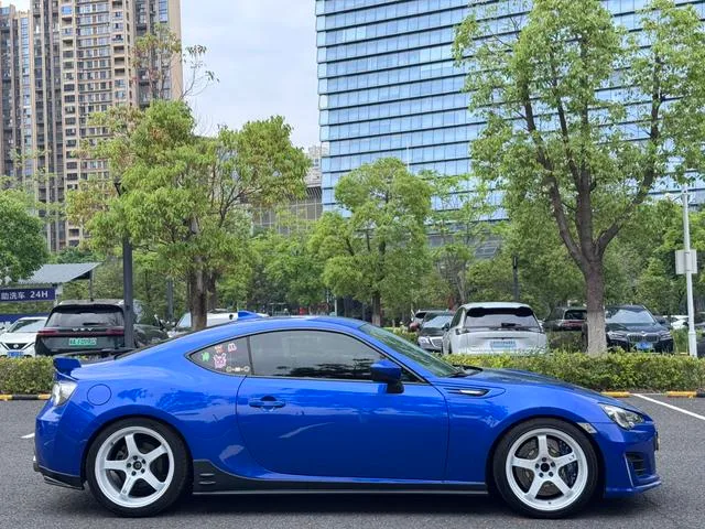 Subaru BRZ 2017 2.0i Automatique type-S Version intérieur photo 10 Subaru BRZ 2017 2.0i Automatique type-S Version intérieur photo 10
