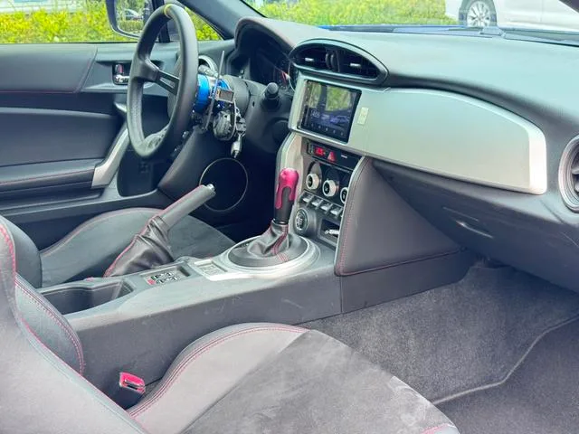 Subaru BRZ 2017 2.0i Automatique type-S Version intérieur photo 16 Subaru BRZ 2017 2.0i Automatique type-S Version intérieur photo 16
