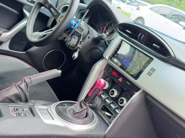 Subaru BRZ 2017 2.0i Automatique type-S Version intérieur photo 17 Subaru BRZ 2017 2.0i Automatique type-S Version intérieur photo 17