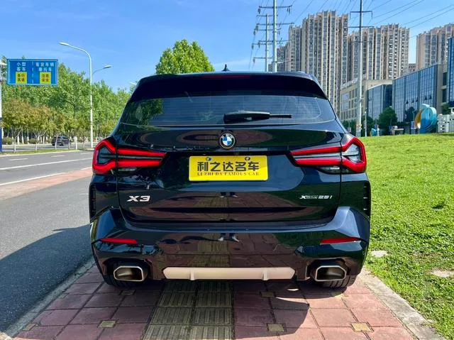 BMW X3 2022 xDrive25i M Ensemble de sport extérieur photo 6 BMW X3 2022 xDrive25i M Ensemble de sport extérieur photo 6