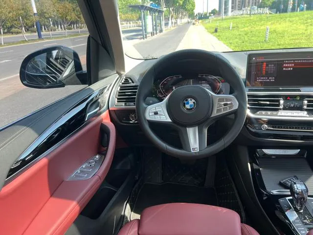 BMW X3 2022 xDrive25i M Ensemble de sport intérieur photo 14 BMW X3 2022 xDrive25i M Ensemble de sport intérieur photo 14