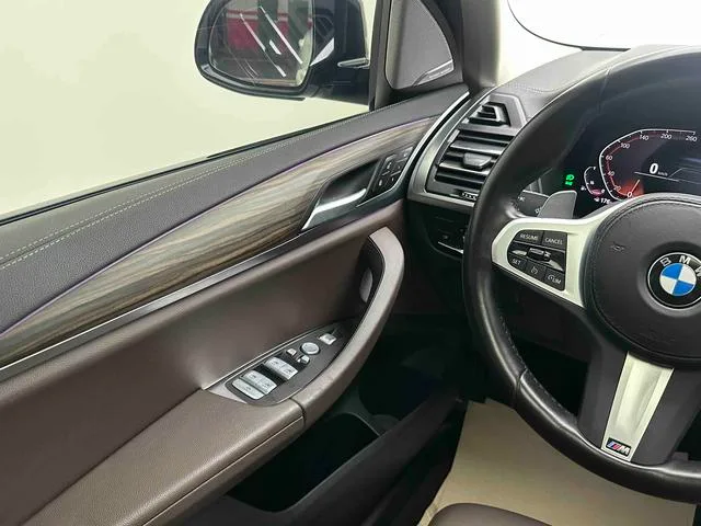 BMW X3 2022 Second change xDrive30i Leading Type M Obsidian Night Suit interior photo 13 BMW X3 2022 Second change xDrive30i Leading Type M Obsidian Night Suit interior photo 13