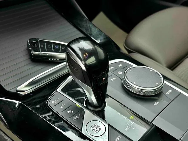 BMW X3 2022 Second change xDrive30i Leading Type M Obsidian Night Suit interior photo 16 BMW X3 2022 Second change xDrive30i Leading Type M Obsidian Night Suit interior photo 16