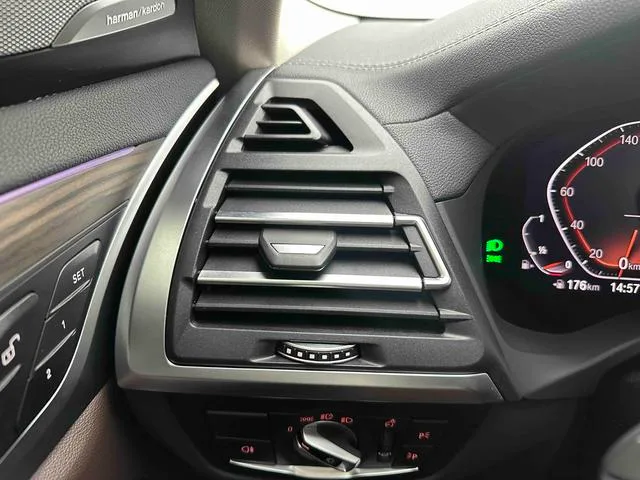 BMW X3 2022 Second change xDrive30i Leading Type M Obsidian Night Suit interior photo 17 BMW X3 2022 Second change xDrive30i Leading Type M Obsidian Night Suit interior photo 17