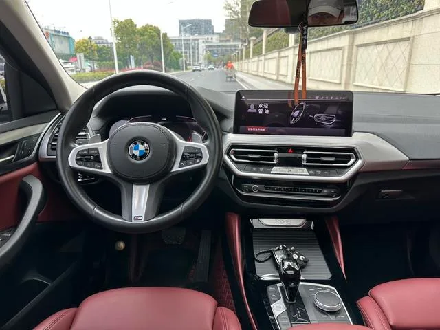 BMW X4 2022 xDrive 25i M Sports suit interior photo 8 BMW X4 2022 xDrive 25i M Sports suit interior photo 8