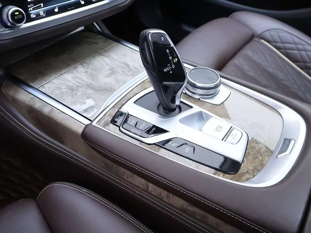 BMW 7 Series 2021 740Li Leading Type Luxury Set interior photo 13 BMW 7 Series 2021 740Li Leading Type Luxury Set interior photo 13