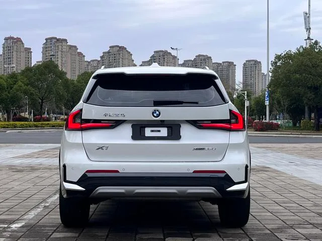 BMW X1 2023 xDrive25Li X Набор дизайна экстерьер фото 3 BMW X1 2023 xDrive25Li X Набор дизайна экстерьер фото 3