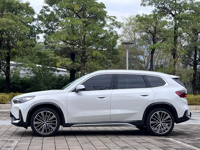 BMW X1 2023 xDrive25Li X Набор дизайна экстерьер фото 5 BMW X1 2023 xDrive25Li X Набор дизайна экстерьер фото 5