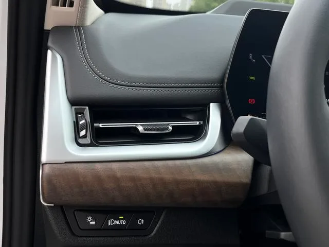 BMW X1 2023 xDrive25Li X Набор дизайна экстерьер фото 8 BMW X1 2023 xDrive25Li X Набор дизайна экстерьер фото 8