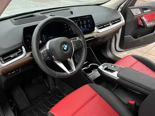 BMW X1 2023 xDrive25Li X Набор дизайна интерьер фото 15 BMW X1 2023 xDrive25Li X Набор дизайна интерьер фото 15