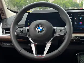 BMW X1 2023 xDrive25Li X Набор дизайна интерьер фото 18 BMW X1 2023 xDrive25Li X Набор дизайна интерьер фото 18
