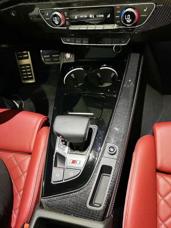 Audi S4 2024 Limousine 3.0TFSI intérieur photo 17