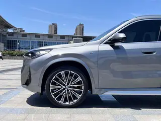 BMW X1 2023 xDrive25Li M Спортивный костюм экстерьер фото 5 BMW X1 2023 xDrive25Li M Спортивный костюм экстерьер фото 5