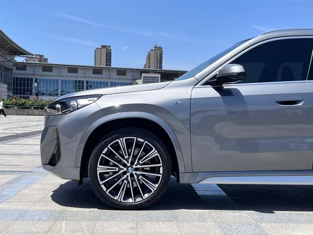 BMW X1 2023 xDrive25Li M Спортивный костюм экстерьер фото 5