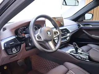 BMW 5 Series 2021 530Li Tipo de lujo M Conjunto deportivo interior foto 12