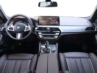 BMW 5 Series 2021 530Li Tipo de lujo M Conjunto deportivo interior foto 14