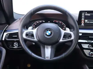 BMW 5 Series 2021 530Li Tipo de lujo M Conjunto deportivo interior foto 17