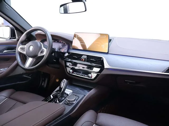 BMW 5 Series 2021 530Li Tipo de lujo M Conjunto deportivo interior foto 20