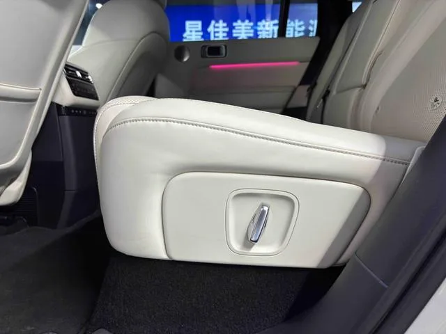 Li Auto L6 2024 Max version interior photo 13 Li Auto L6 2024 Max version interior photo 13
