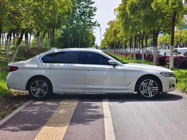 BMW 5 Series 2022 530Li Leading Type Luxury Set exterior photo 7 BMW 5 Series 2022 530Li Leading Type Luxury Set exterior photo 7