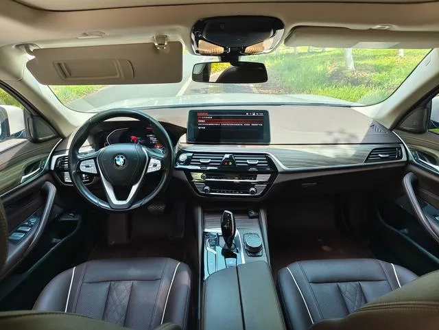 BMW 5 Series 2022 530Li Leading Type Luxury Set exterior photo 9 BMW 5 Series 2022 530Li Leading Type Luxury Set exterior photo 9