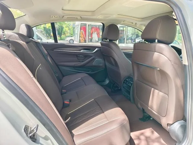 BMW 5 Series 2022 530Li Leading Type Luxury Set interior photo 12 BMW 5 Series 2022 530Li Leading Type Luxury Set interior photo 12
