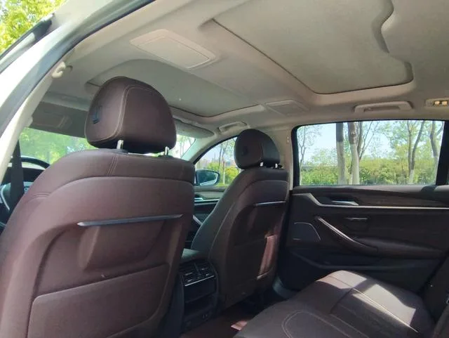 BMW 5 Series 2022 530Li Leading Type Luxury Set interior photo 13 BMW 5 Series 2022 530Li Leading Type Luxury Set interior photo 13