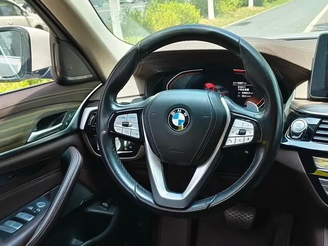BMW 5 Series 2022 530Li Leading Type Luxury Set interior photo 15 BMW 5 Series 2022 530Li Leading Type Luxury Set interior photo 15