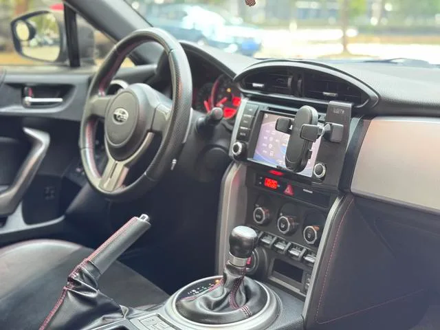 Subaru BRZ 2013 2.0i Automatic Luxury Model interior photo 10 Subaru BRZ 2013 2.0i Automatic Luxury Model interior photo 10