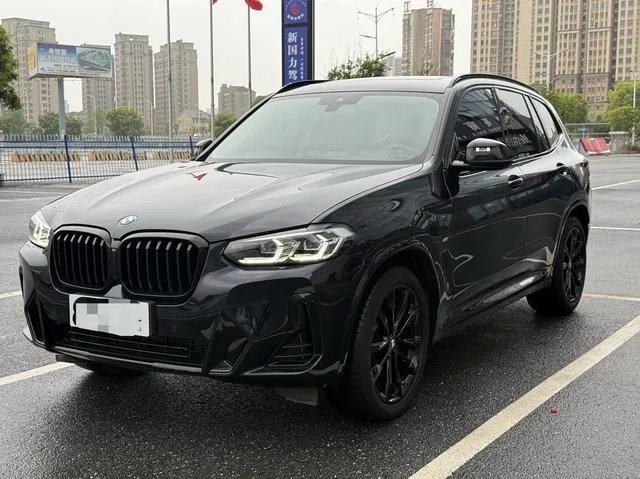 BMW X3 2022 xDrive30i Лидирующий M Ночной костюм экстерьер фото 1 BMW X3 2022 xDrive30i Лидирующий M Ночной костюм экстерьер фото 1
