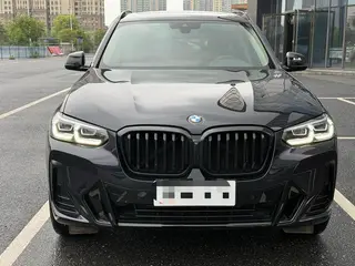 BMW X3 2022 xDrive30i Лидирующий M Ночной костюм экстерьер фото 2 BMW X3 2022 xDrive30i Лидирующий M Ночной костюм экстерьер фото 2