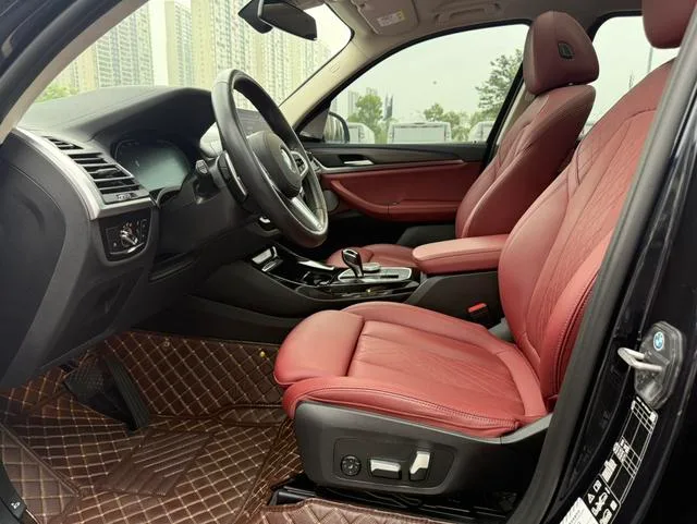 BMW X3 2022 xDrive30i Лидирующий M Ночной костюм экстерьер фото 5 BMW X3 2022 xDrive30i Лидирующий M Ночной костюм экстерьер фото 5