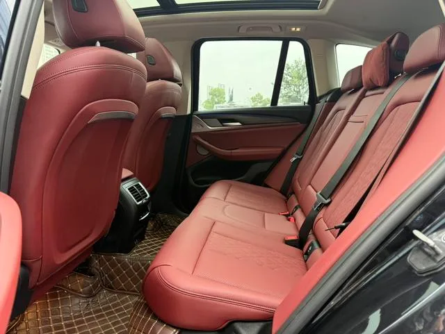 BMW X3 2022 xDrive30i Лидирующий M Ночной костюм экстерьер фото 6 BMW X3 2022 xDrive30i Лидирующий M Ночной костюм экстерьер фото 6