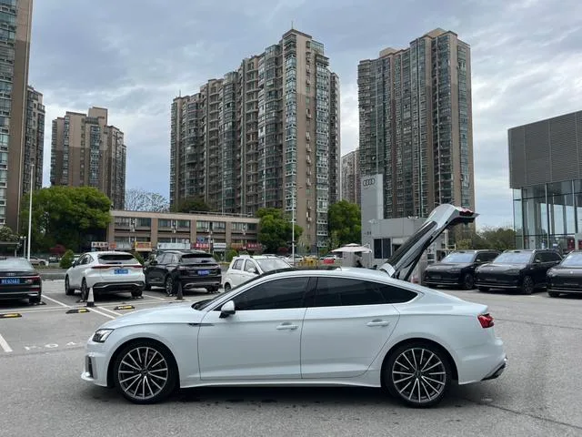 Audi A5 2023 Sportback 40 TFSI quattro Deluxe Dynamic exterior photo 7 Audi A5 2023 Sportback 40 TFSI quattro Deluxe Dynamic exterior photo 7