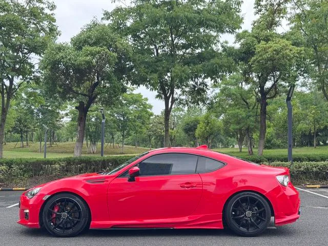 Subaru BRZ 2015 2.0i Version manuelle extérieur photo 3 Subaru BRZ 2015 2.0i Version manuelle extérieur photo 3