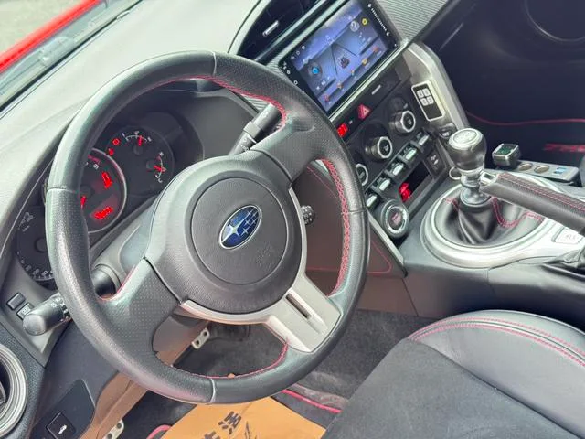 Subaru BRZ 2015 2.0i Version manuelle intérieur photo 11 Subaru BRZ 2015 2.0i Version manuelle intérieur photo 11