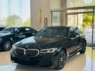 BMW 5 Series 2023 530Li Líder M Conjunto deportivo