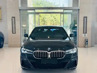 BMW 5 Series 2023 530Li Líder M Conjunto deportivo exterior foto 2 BMW 5 Series 2023 530Li Líder M Conjunto deportivo exterior foto 2