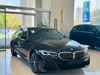 BMW 5 Series 2023 530Li Líder M Conjunto deportivo exterior foto 3 BMW 5 Series 2023 530Li Líder M Conjunto deportivo exterior foto 3