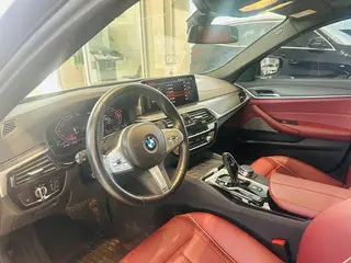 BMW 5 Series 2023 530Li Líder M Conjunto deportivo exterior foto 5 BMW 5 Series 2023 530Li Líder M Conjunto deportivo exterior foto 5