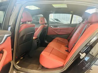 BMW 5 Series 2023 530Li Líder M Conjunto deportivo interior foto 6 BMW 5 Series 2023 530Li Líder M Conjunto deportivo interior foto 6