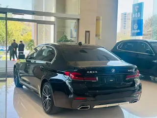 BMW 5 Series 2023 530Li Líder M Conjunto deportivo interior foto 7 BMW 5 Series 2023 530Li Líder M Conjunto deportivo interior foto 7